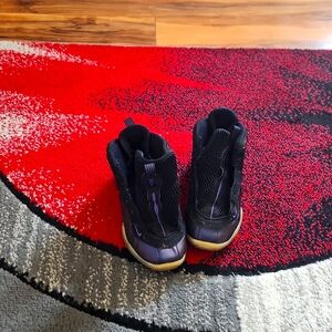 Worn Foam posit kids size 13C no lace